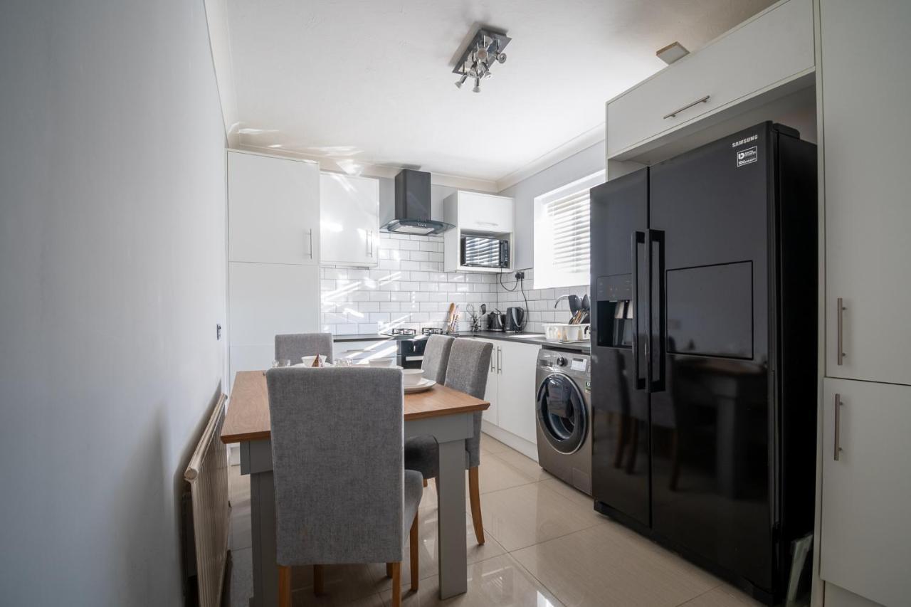 Ashbourne House - Close To Central โวคิง ภายนอก รูปภาพ